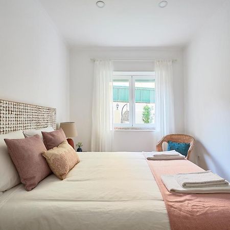 Belem Light Filled Apt With Patio, By Timecooler Lisbon Exterior photo